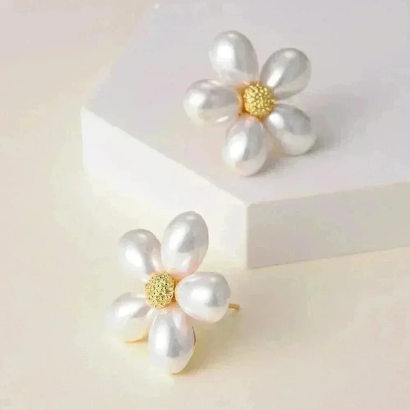 Multicolor Women's Jewelry Faux Pearl Decor Flower Design Stud Earrings - Picture 3 of 5